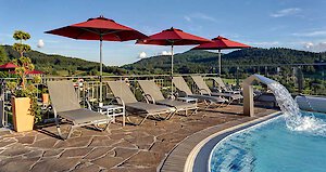 Außenpool im Wellnesshotel im Bayerischen Wald